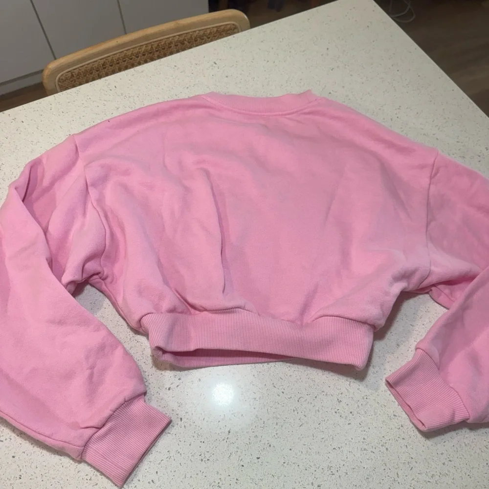 ALO Yoga Pink Women's Cropped Sweatshirt, rare sweet pink - Picture 8 of 9